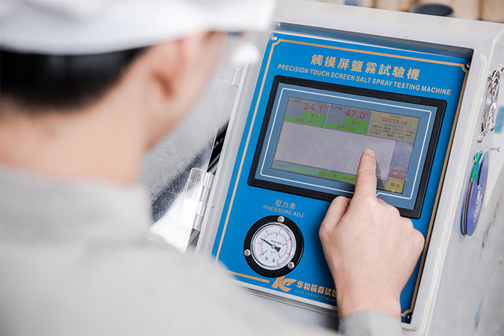 a worker is operating a machine to do cyclic corrosion test